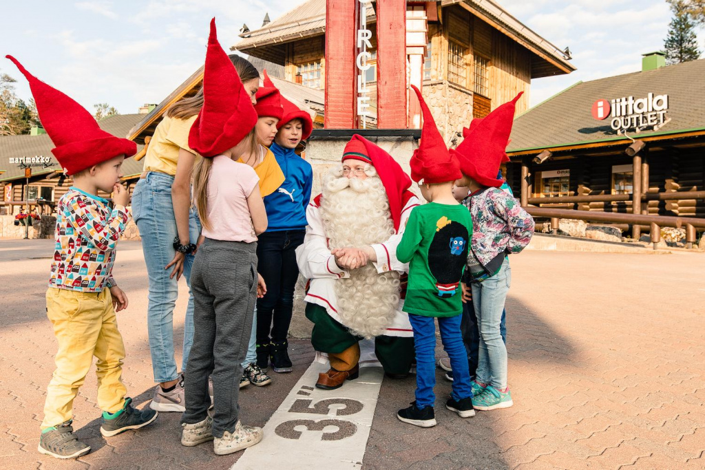 6_Santa Claus with kids on the Arctic Circle at Santa Claus Village in Rovaniemi Lapland Finland (19).jpeg